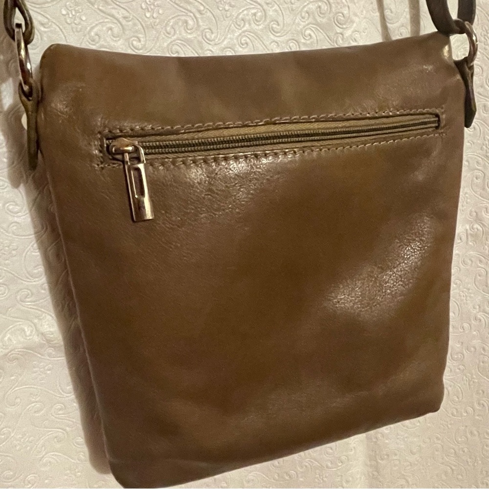 Walter Moretti Italian Leather Crossbody - Picture 11 of 15